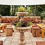 Bed & Breakfast Dvor Tacen 4*