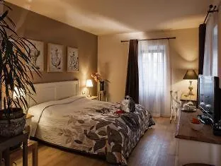 Dvor Tacen Bed & Breakfast 4*