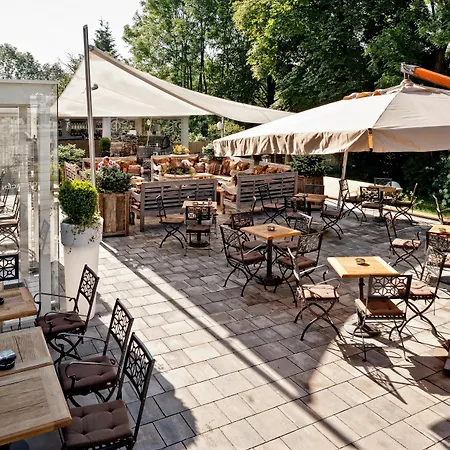 Dvor Tacen 4* Ljubljana