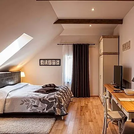 Dvor Tacen 4* Lublaň