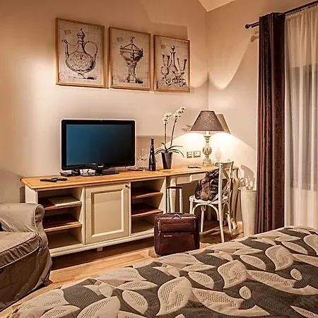 Dvor Tacen 4* Ljubljana
