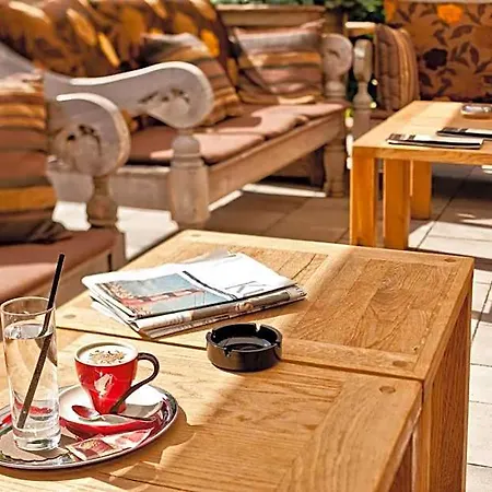 Dvor Tacen Bed & Breakfast 4*