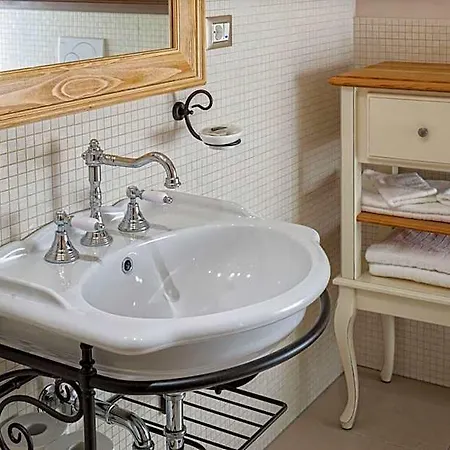 Couette-café Dvor Tacen 4*
