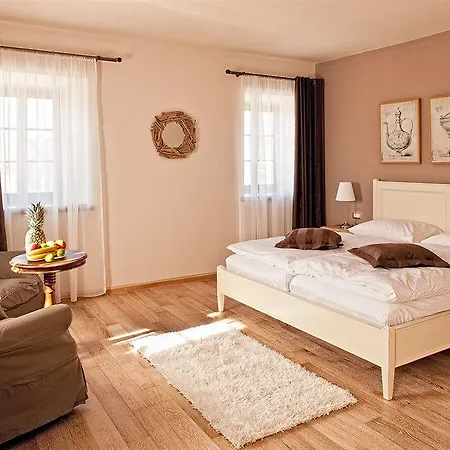 Dvor Tacen Couette-café 4*