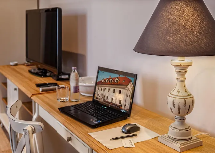 Dvor Tacen Bed & Breakfast